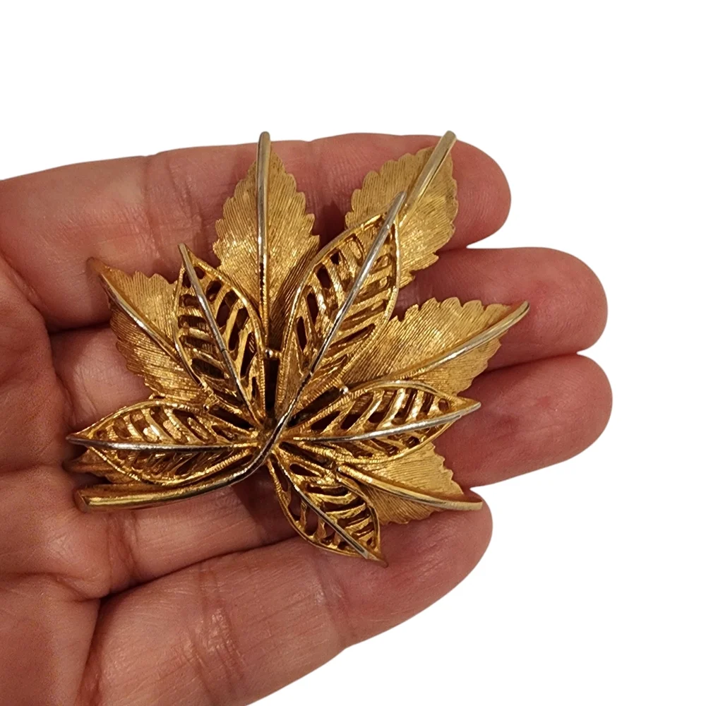 1950s vintage brooch pin leaf brooch gold tone unsigned 1950s fifties 50s